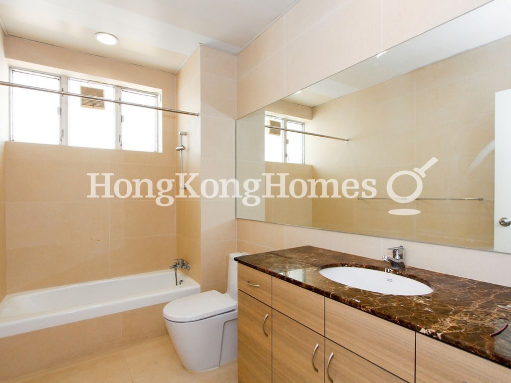 Master Bathroom — Grosse Pointe Villa - Block C, Stanley