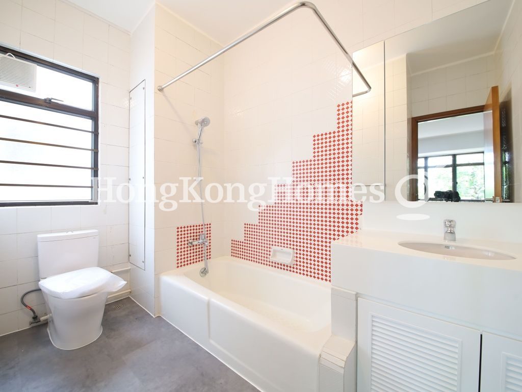 Master Bathroom — 松蔭園 - 第05座，薄扶林