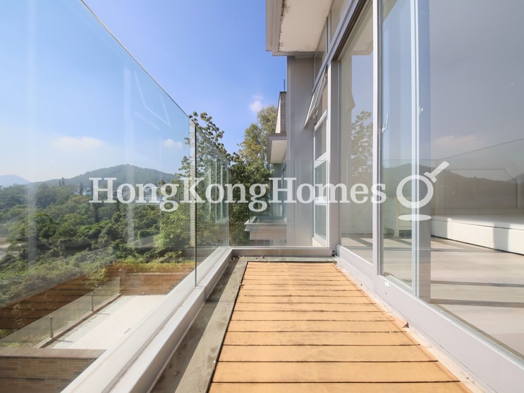 Balcony off Master Bedroom — 溱喬，西貢