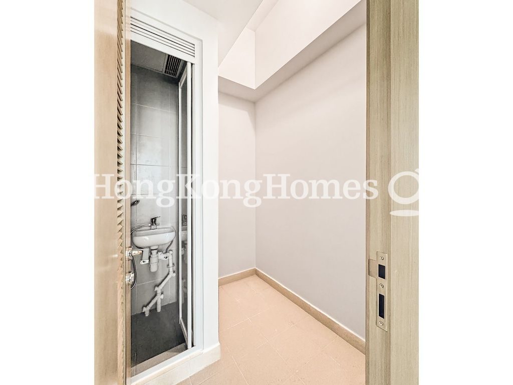 Maid's Room & washroom — 海璇 - 2B-3期 - 第 5座，北角