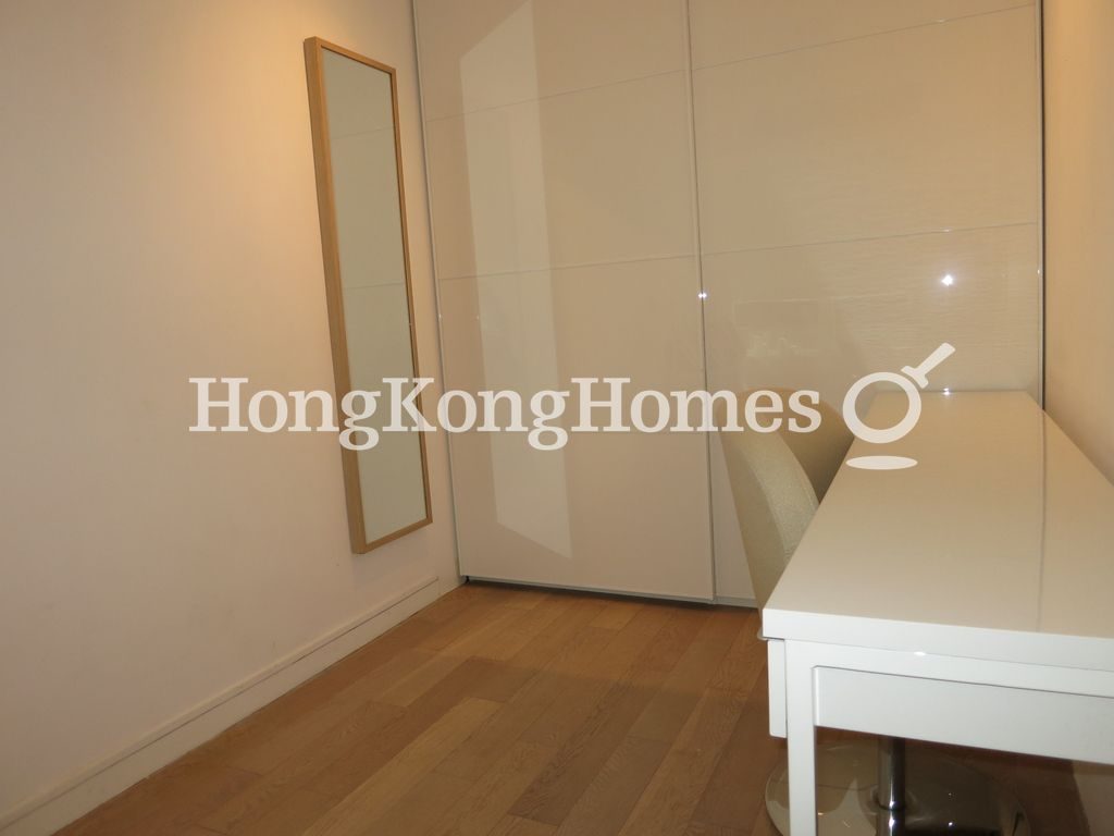 Built-in Wardrobe in Master Bedroom — 聚賢居 - 第02座，中環