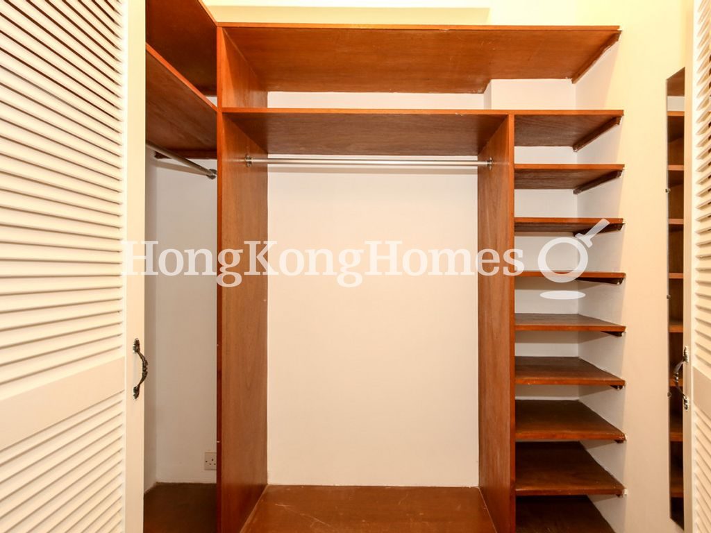 Walk-in Closet in Master Bedroom — Deepdene - Block B, Deep Water Bay