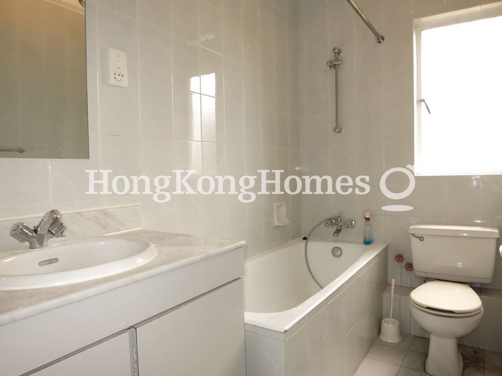Guest Bathroom — 蒲苑 - C座，深水灣