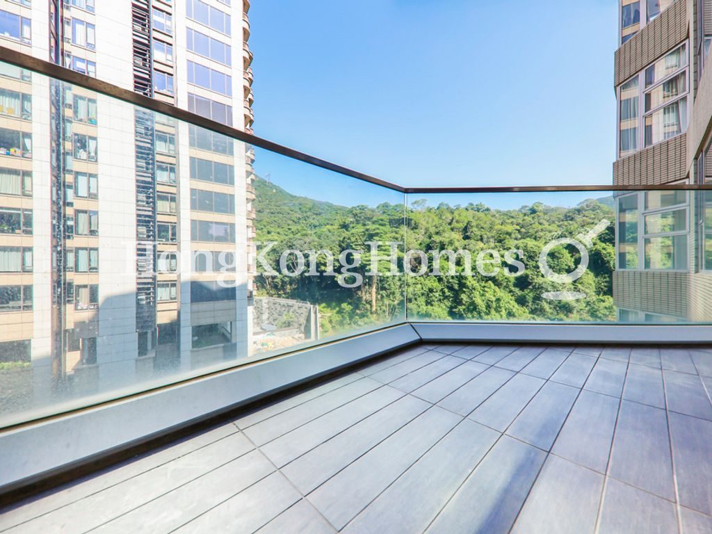 Balcony off Living and Dining Room — 嘉名苑 A-B座，深水灣