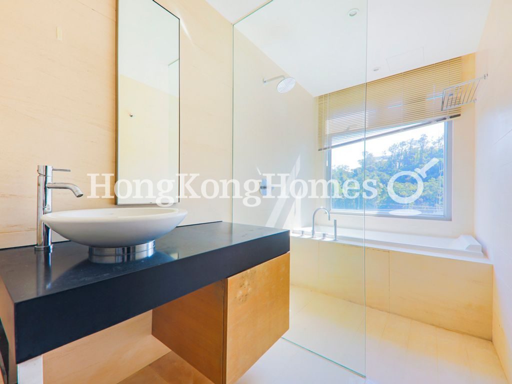 Master Bathroom — 嘉名苑 A-B座，深水灣