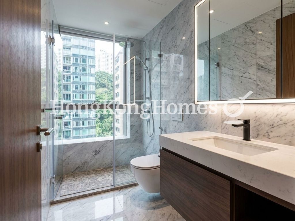 Guest Bathroom — 春暉8號，渣甸山