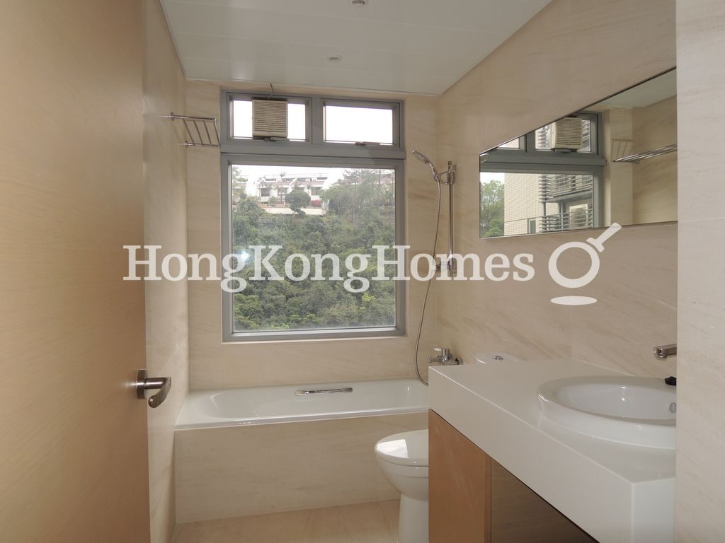 Guest Bathroom — 嘉名苑 A-B座，深水灣