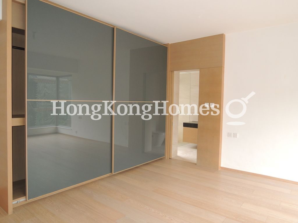Built-in Wardrobe in Master Bedroom — 嘉名苑 A-B座，深水灣