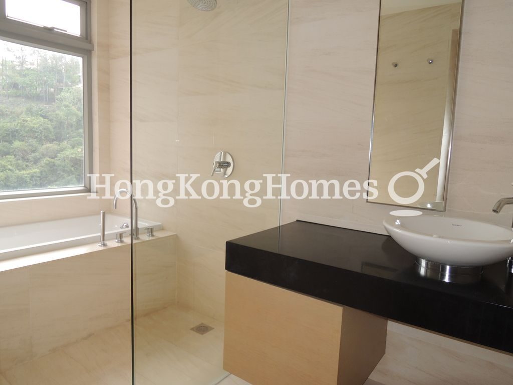 Master Bathroom — 嘉名苑 A-B座，深水灣