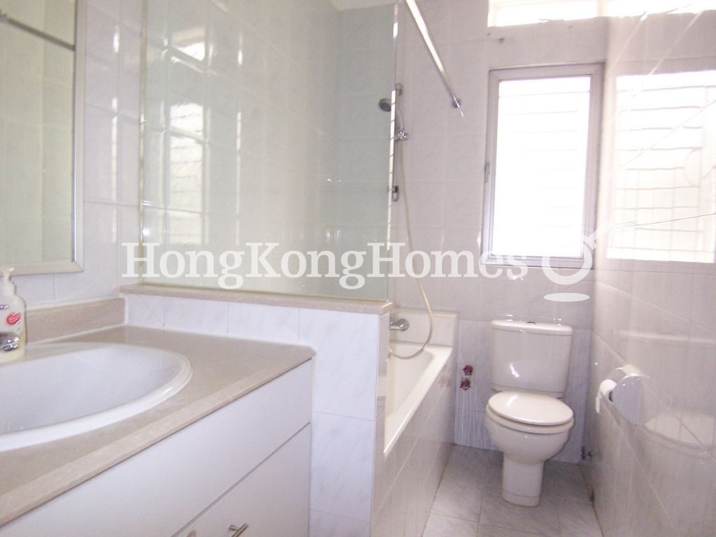 Guest Bathroom — Deepdene - Block D, Deep Water Bay