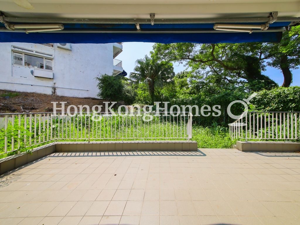 Balcony off Living and Dining Room — 蒲苑 - G座，深水灣