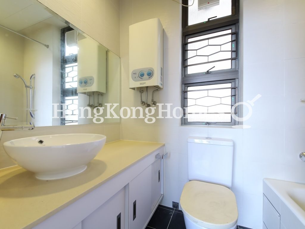 Second Ensuite Bathroom — 大鵬閣，東半山