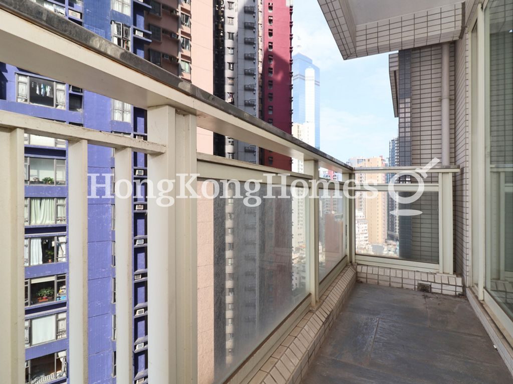 Balcony off Living and Dining Room — 聚賢居 - 第02座，中環