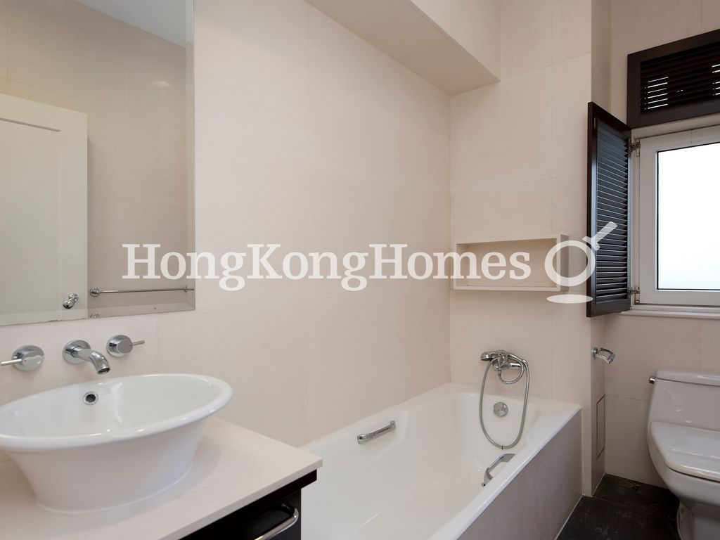 Guest Bathroom — 七重天大廈，山頂