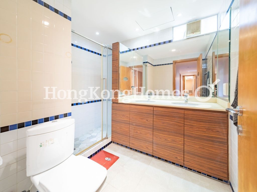 Guest Bathroom — 豪園，大坑