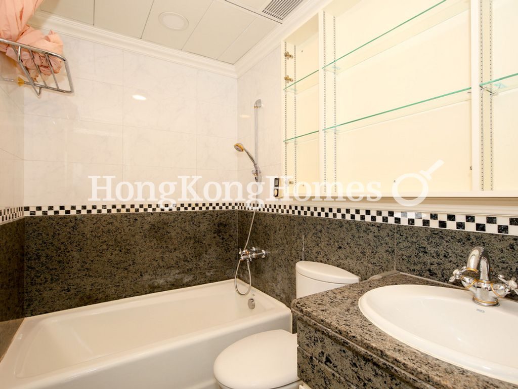 Guest Bathroom — 8-10 柯士甸山道 - 第05座，山頂
