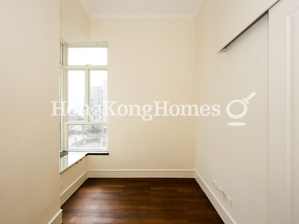 Third Bedroom — 8-10 柯士甸山道 - 第05座，山頂