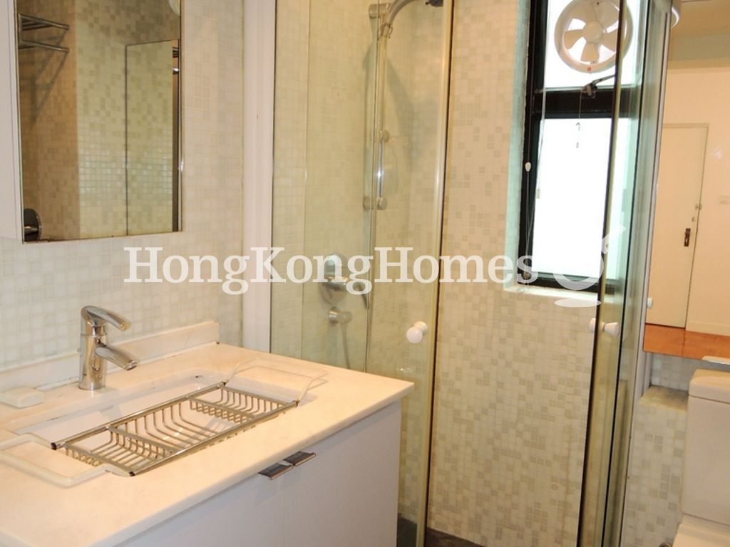 Guest Bathroom — 金碧閣，西半山