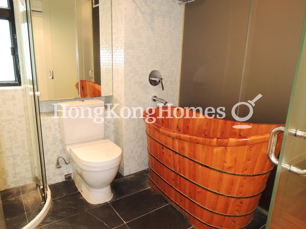 Guest Bathroom — 金碧閣，西半山