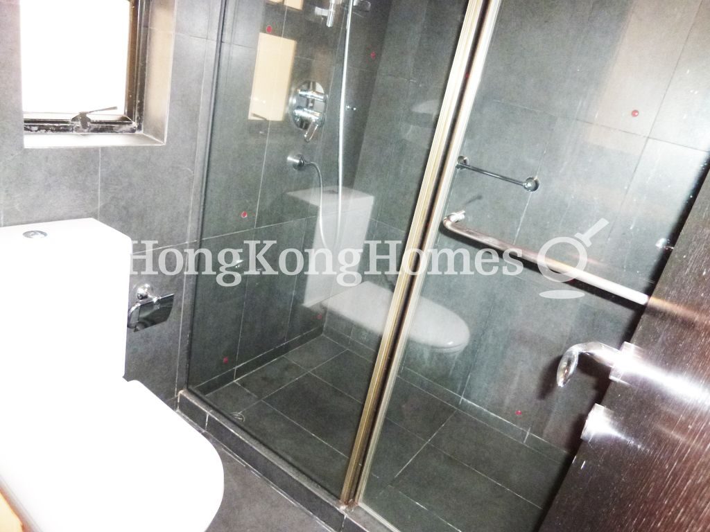 Guest Bathroom — Stanley Court, Stanley