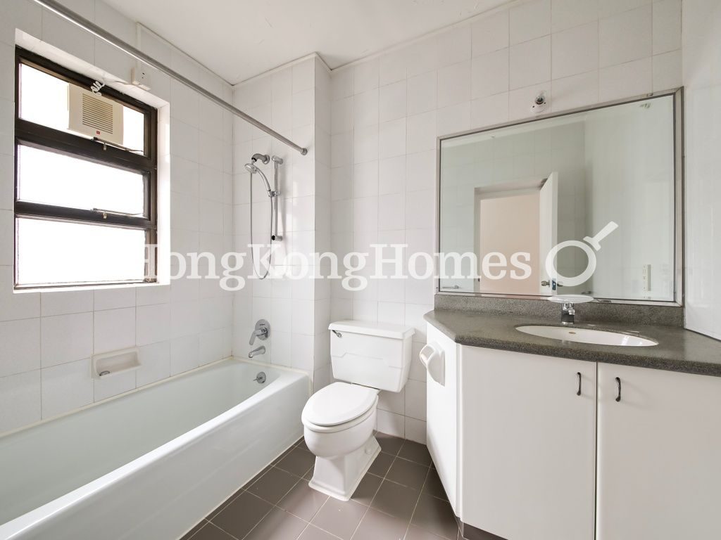 Second Ensuite Bathroom — Repulse Bay Apartments - Block C, Repulse Bay