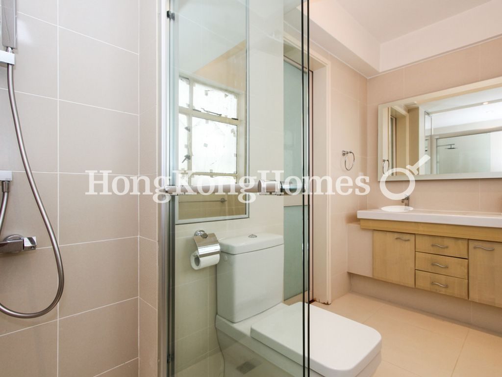 Master Bathroom — 寶德臺，中半山