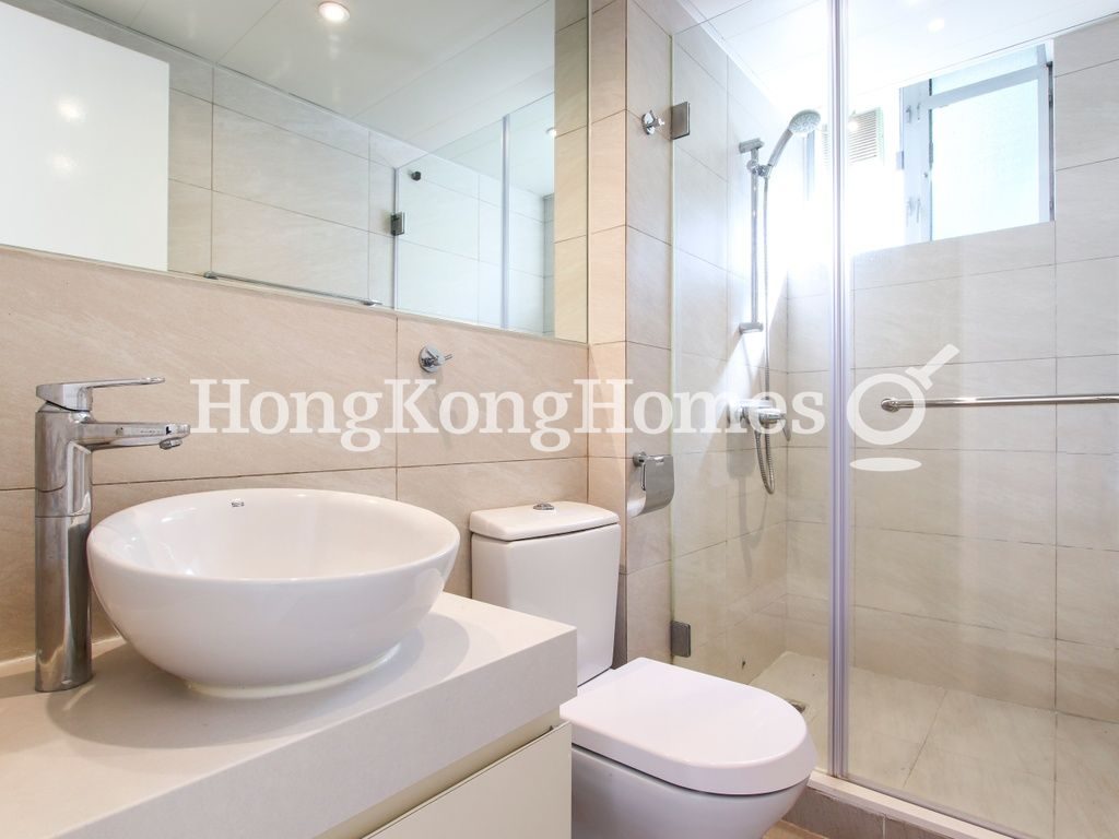 Guest Bathroom — Brewin Court, Mid-levels Central