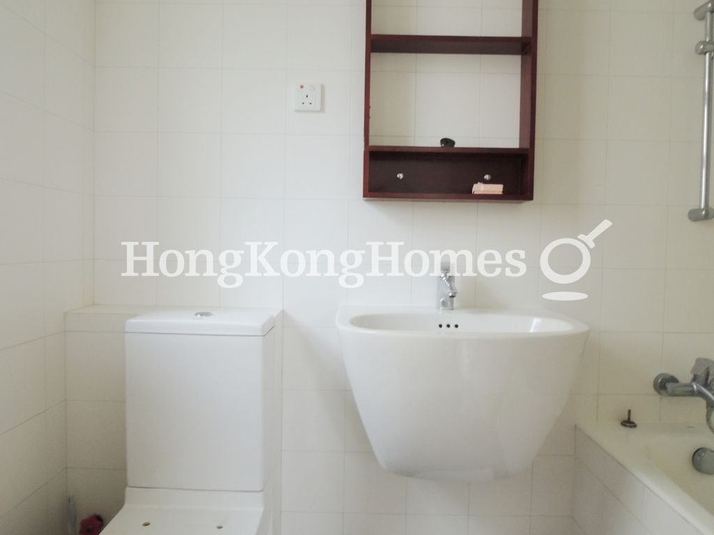 Master Bathroom — 環角道 12 號，舂坎角