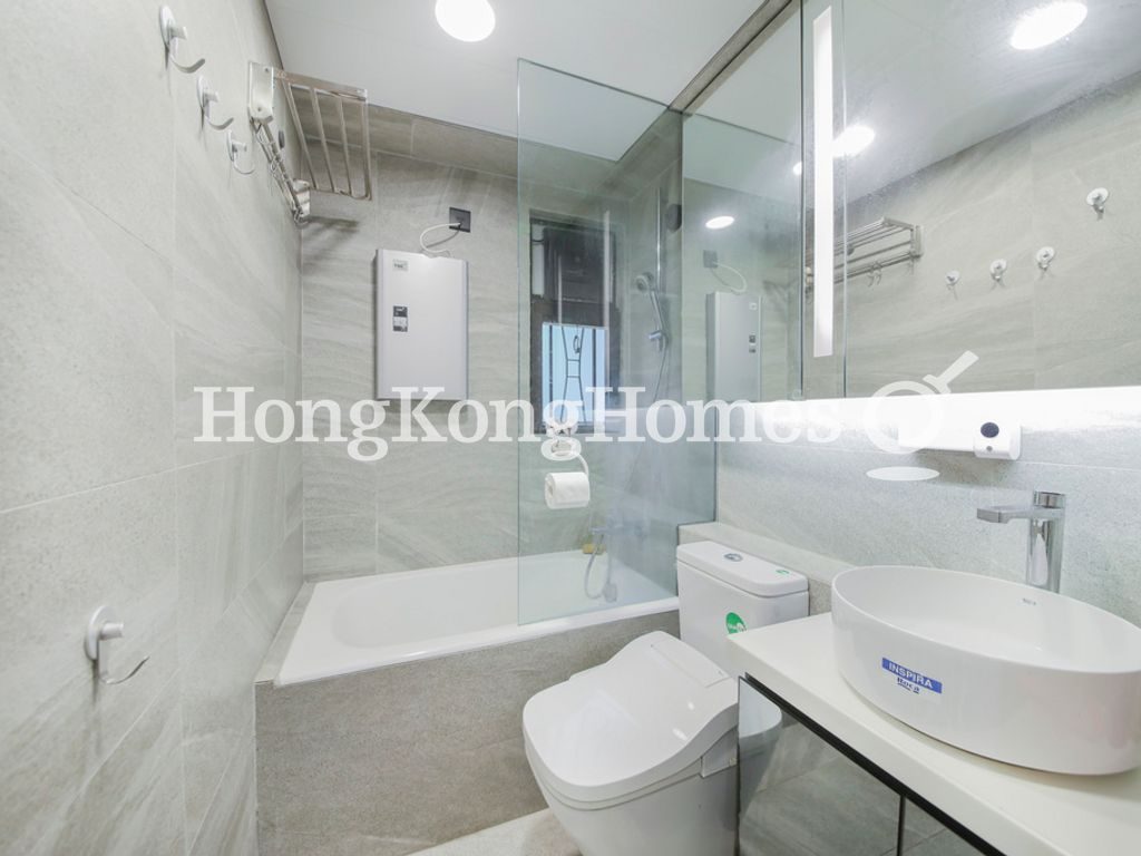 Guest Bathroom — Dawning Height, Central