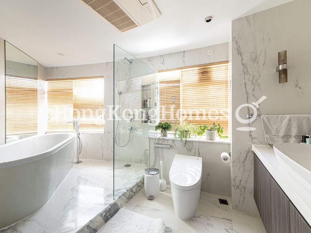 Master Bathroom — 世紀大廈 1座，中半山