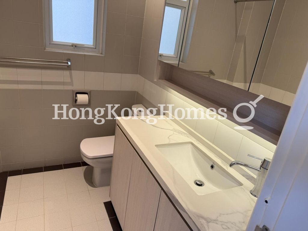 Master Bathroom — La Hacienda - A座，山頂