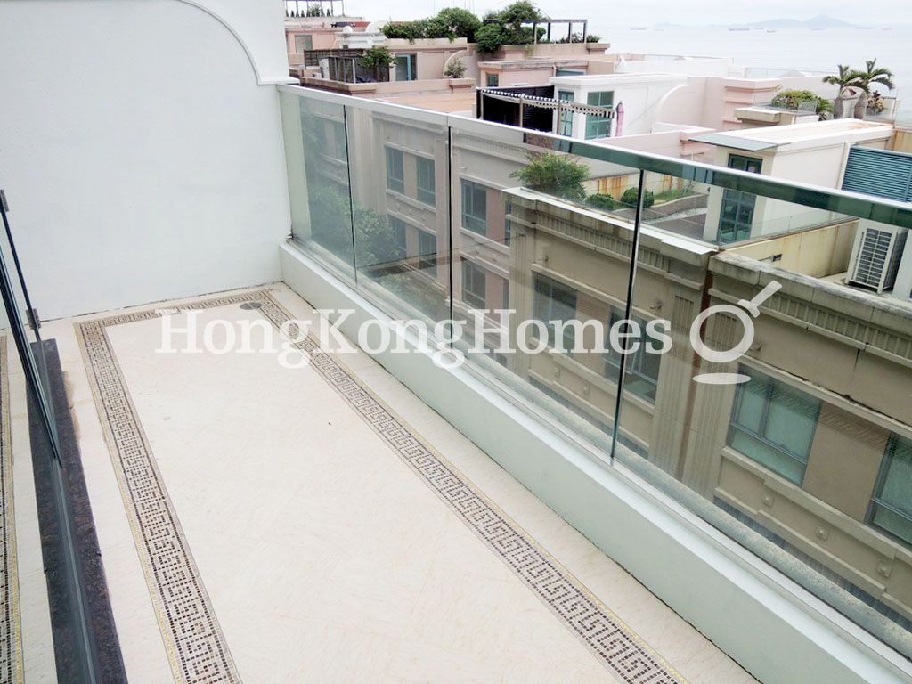 Balcony off Second Ensuite Bedroom — 富豪海灣，赤柱