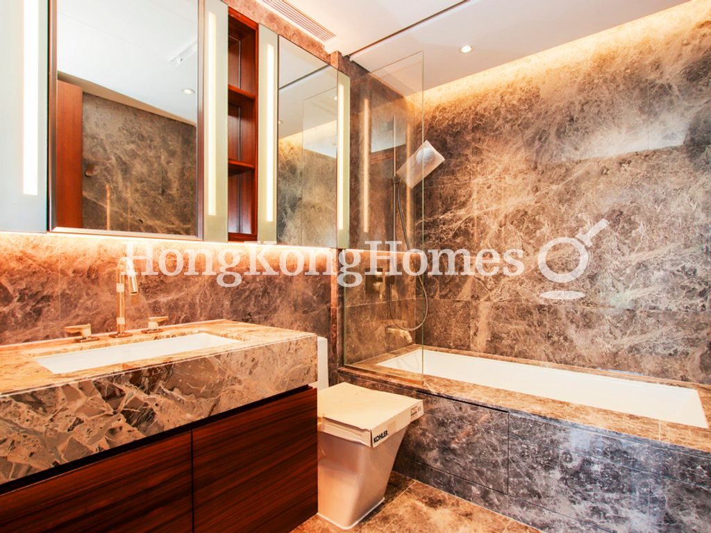 Second Ensuite Bathroom — University Heights - Tower 3，西半山
