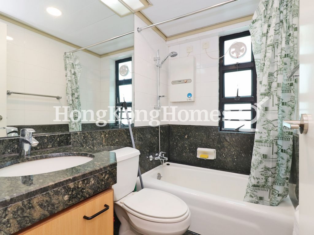 Guest Bathroom — 輝煌臺，西半山