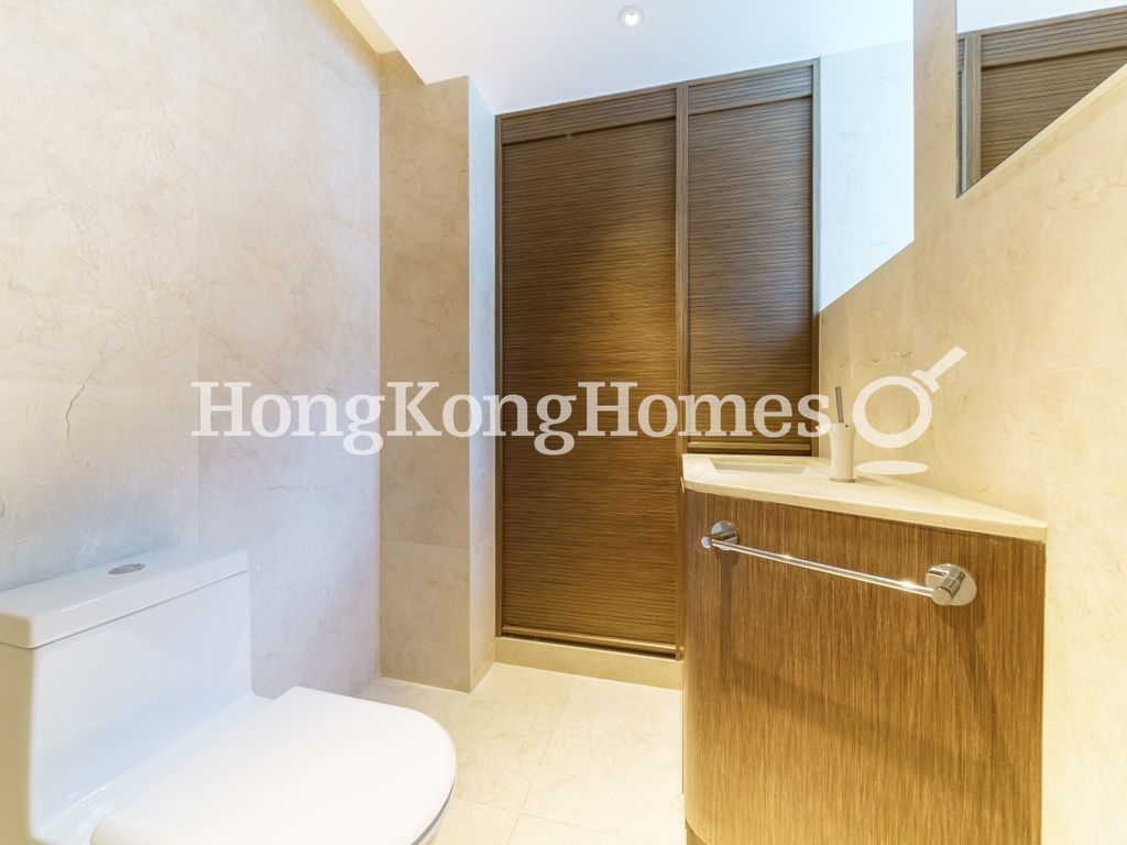 Guest Bathroom — The Repulse Bay - de Ricou, Repulse Bay