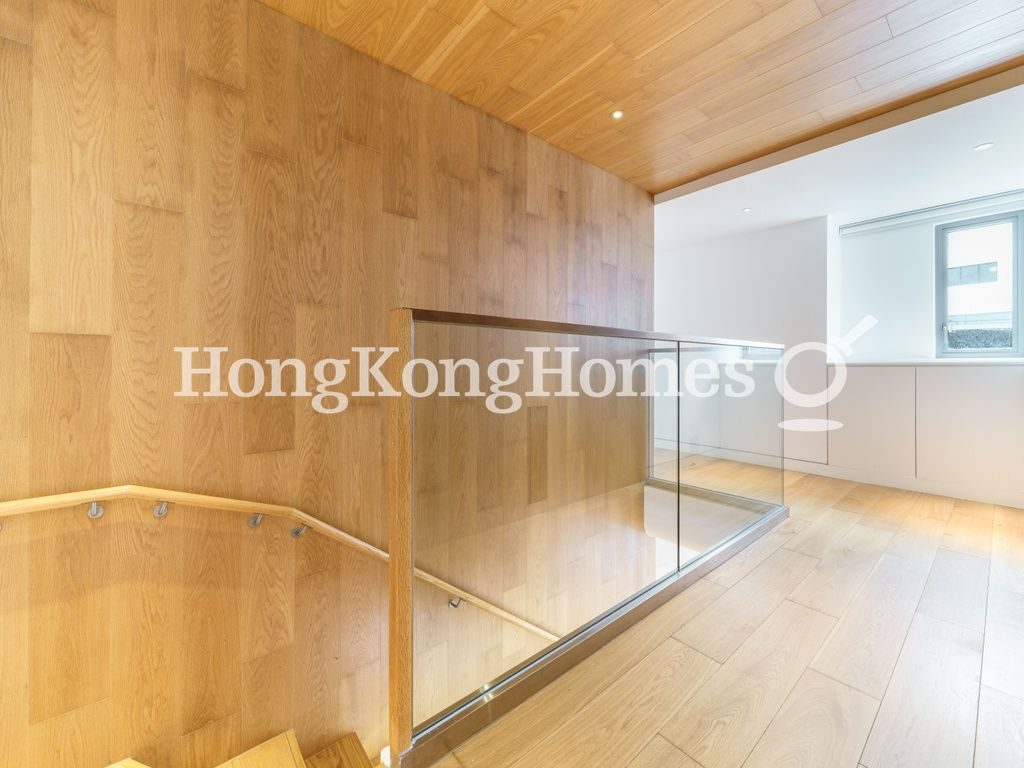 Hallway — The Repulse Bay - de Ricou, Repulse Bay