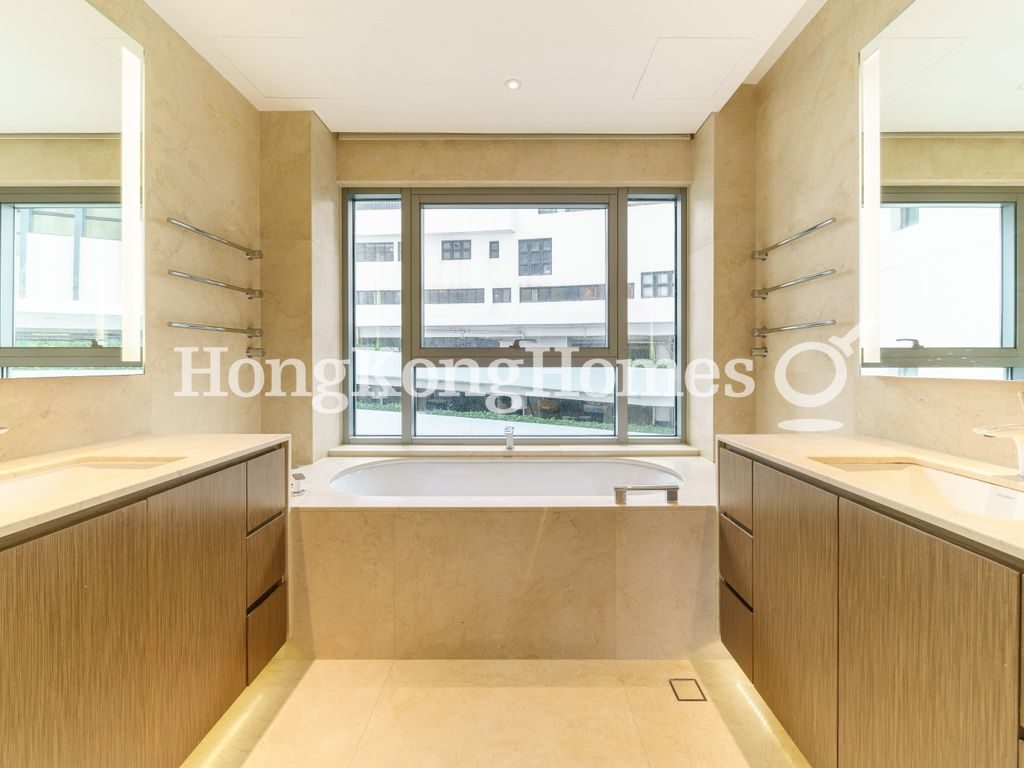 Master Bathroom — The Repulse Bay - de Ricou, Repulse Bay