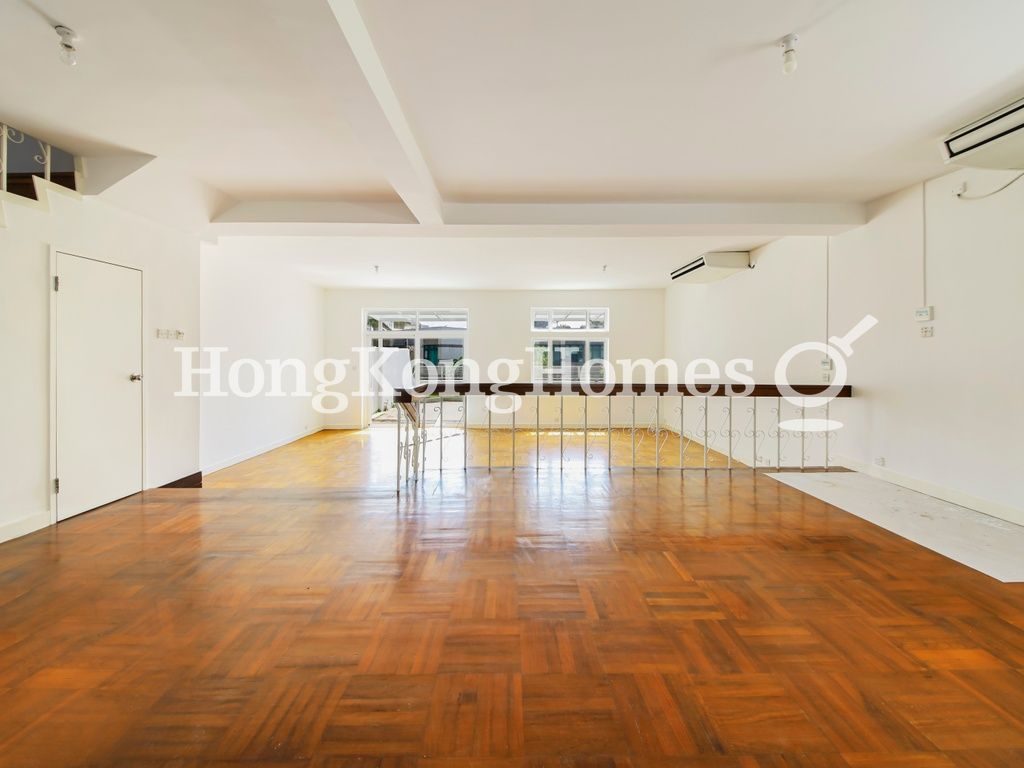 Living and Dining Room — Grosse Pointe Villa - Block A, Stanley