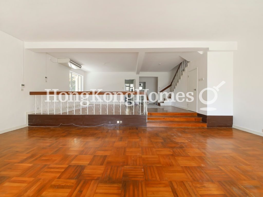 Living and Dining Room — Grosse Pointe Villa - Block A, Stanley