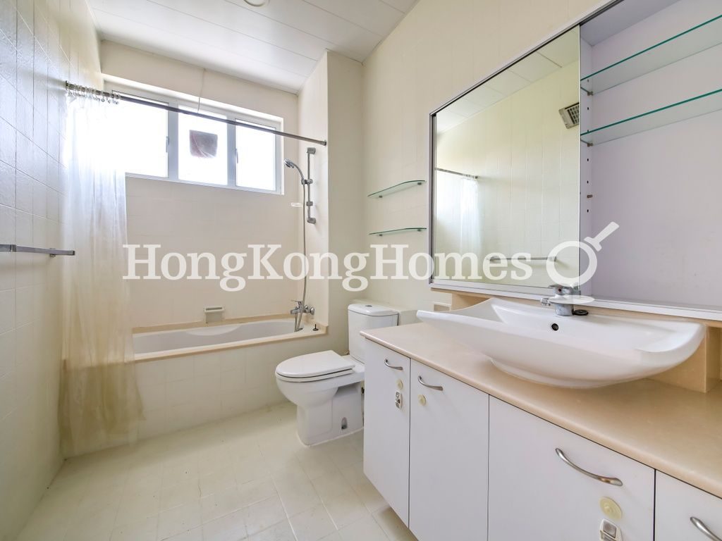 Master Bathroom — Grosse Pointe Villa - Block A, Stanley
