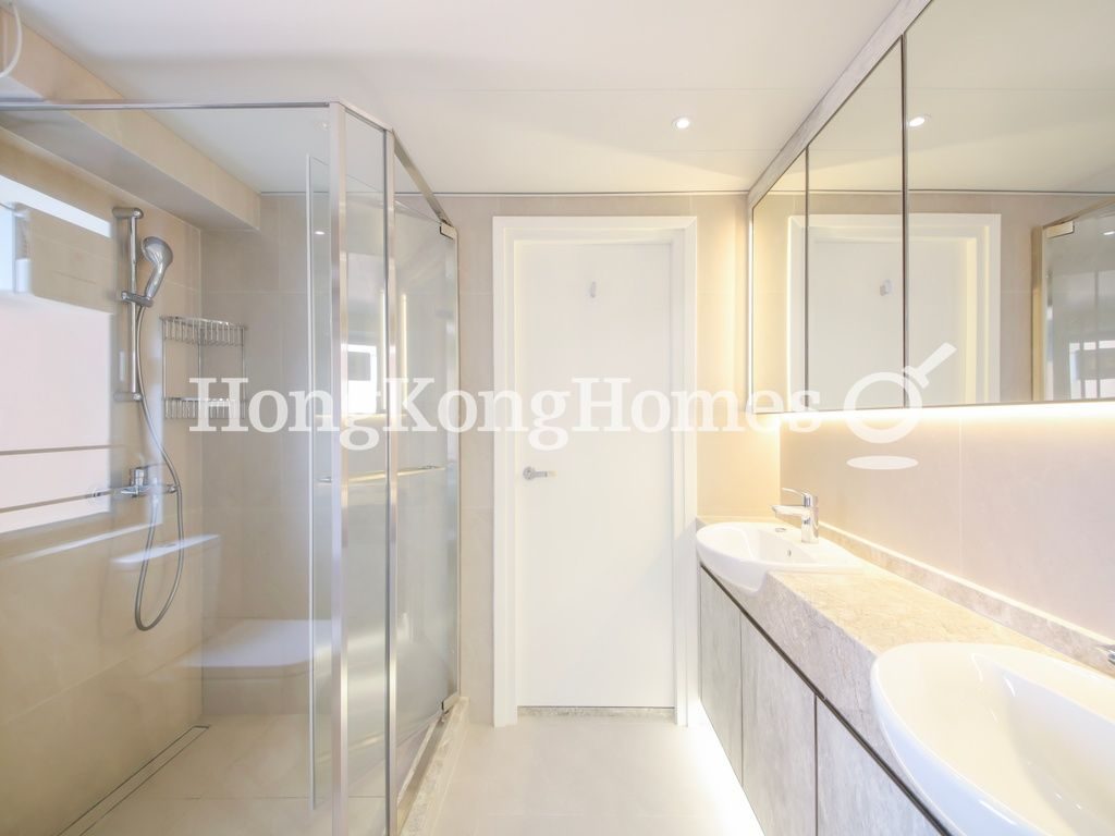 Guest Bathroom — 羅便臣道1號，中半山