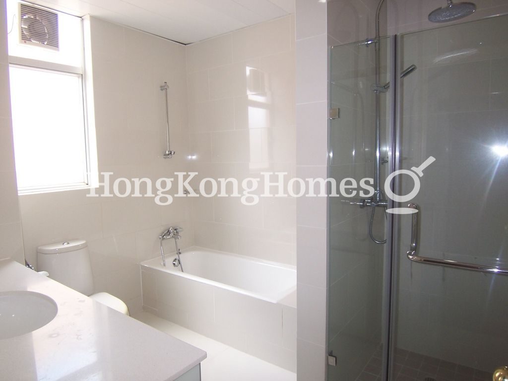 Master Bathroom — 紅山半島 松柏徑，大潭