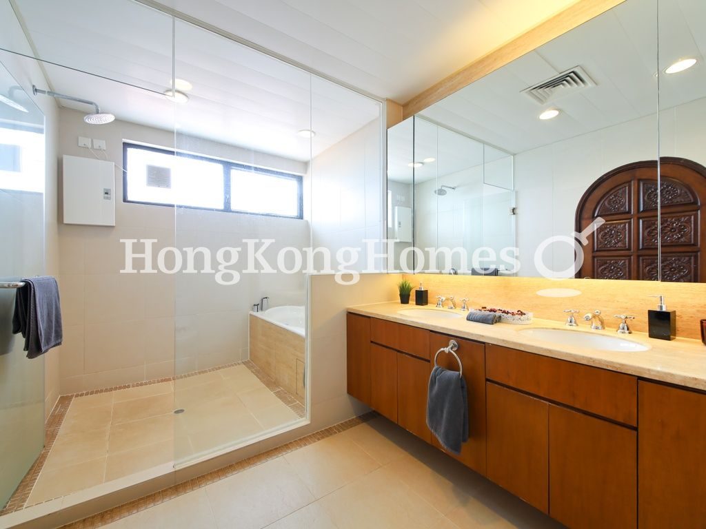 Master Bathroom — 昭陽花園，舂坎角