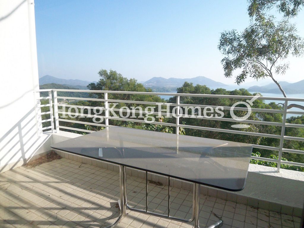 Balcony off Living Room — 早禾居洋房，西貢