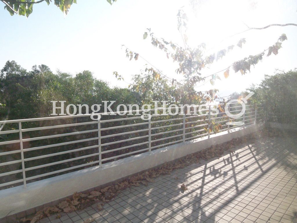 Balcony off Master Bedroom — 早禾居洋房，西貢