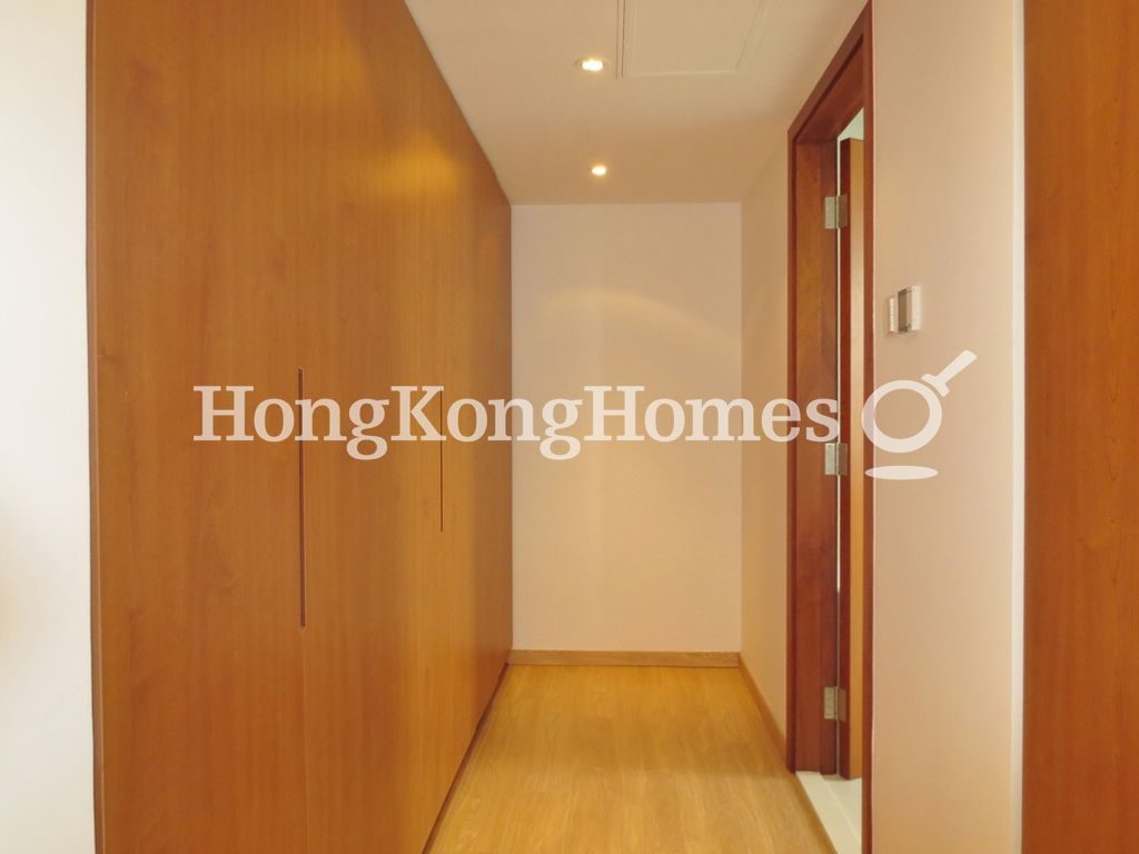 Built-in Wardrobe in Master Bedroom — 柏樂苑，跑馬地
