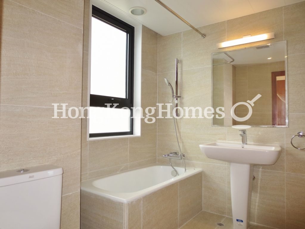 Third Ensuite Bathroom — 柏樂苑，跑馬地