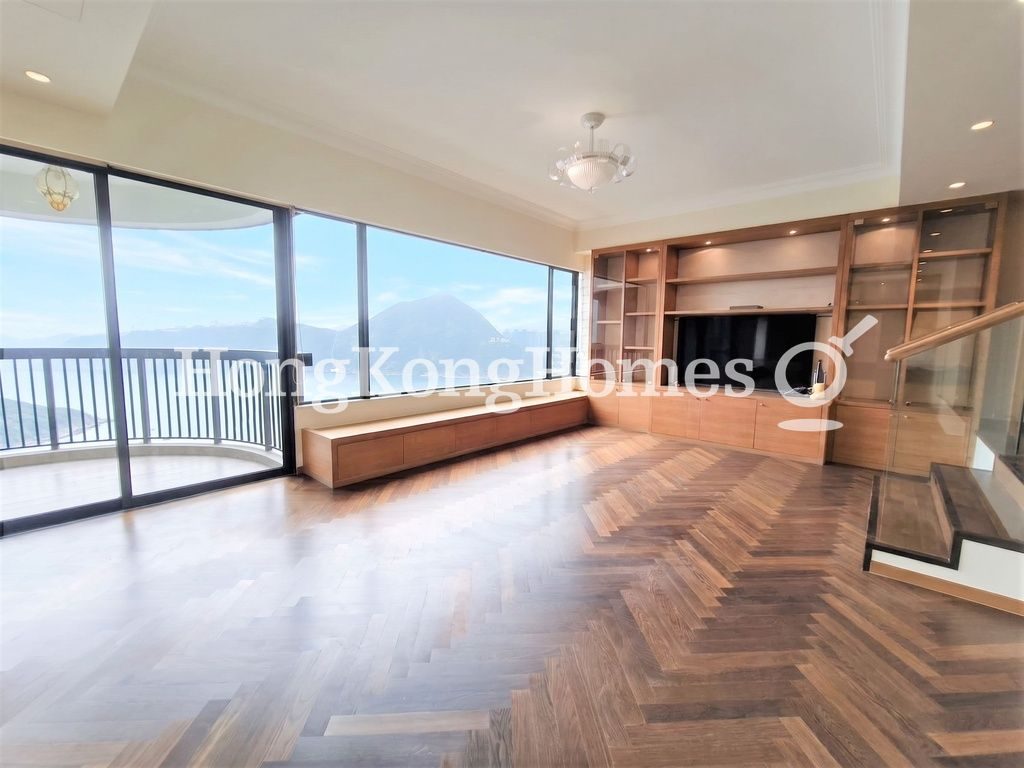 Living Room — Pine Crest, Repulse Bay