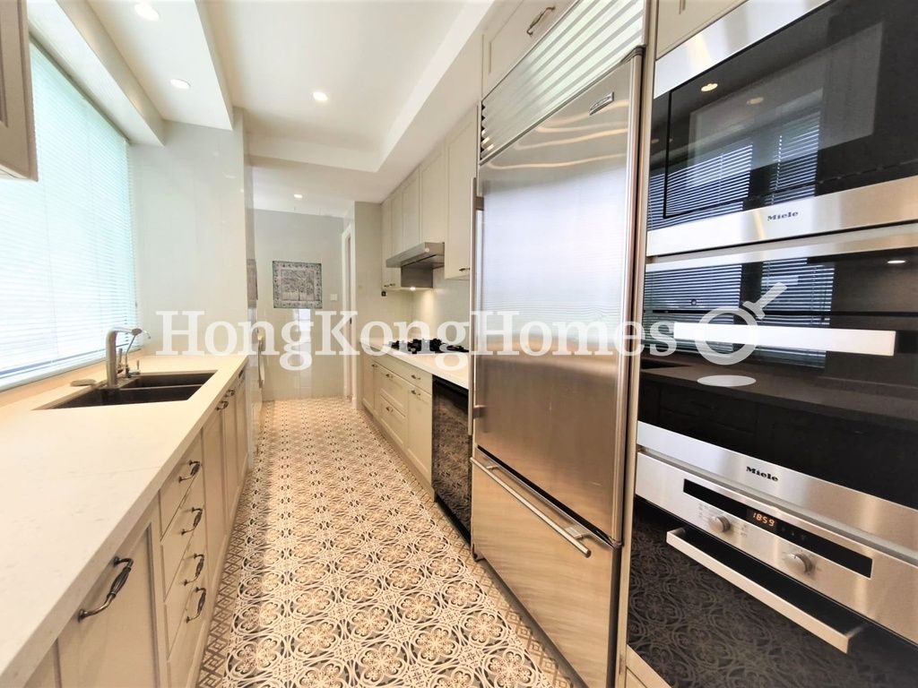 Kitchen — Pine Crest, Repulse Bay