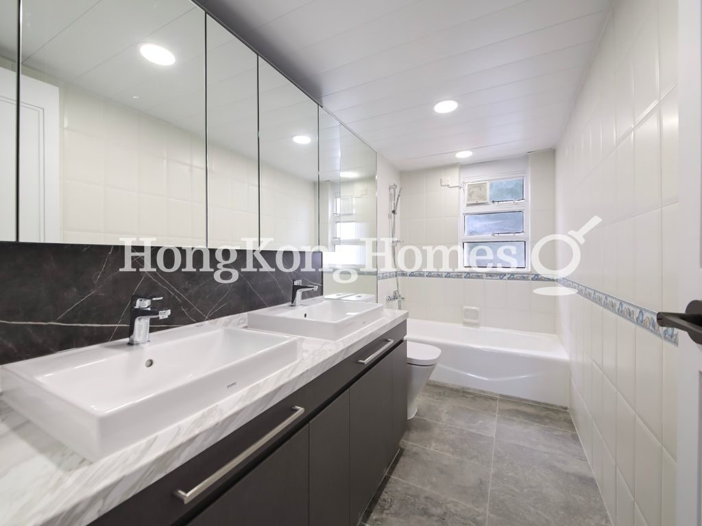 Master Bathroom — 富麗苑，薄扶林
